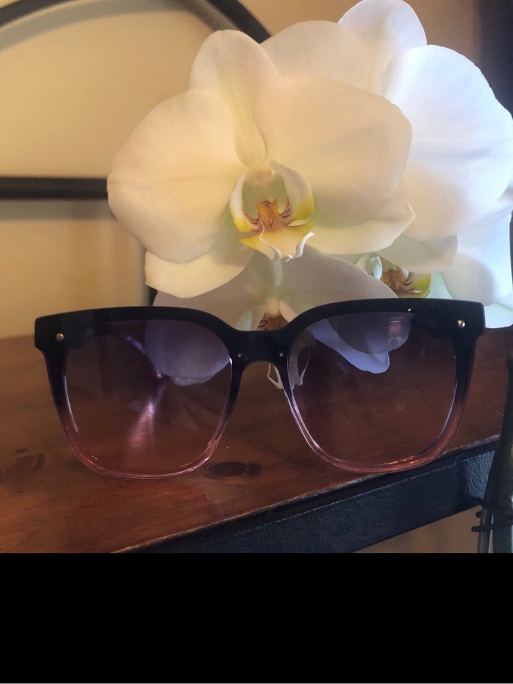 Laundry By Design Fashion Sunglasses Black & Pink Frame Gradient Lenses NWOT